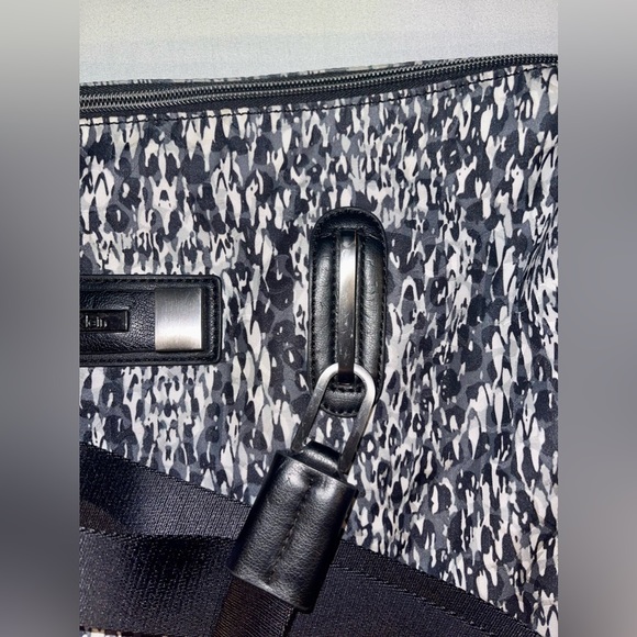 Calvin Klein weekender bag and toiletries/clutch bag - Picture 11 of 16